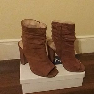 Open toe and heel shoes